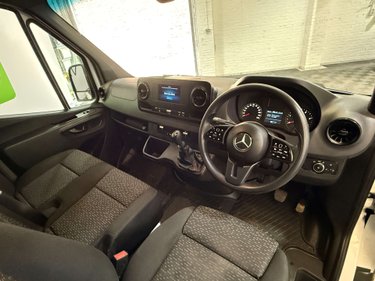 Mercedes-Benz Sprinter 2.0 Sprinter 315 Premium CDI MWB RWD 1