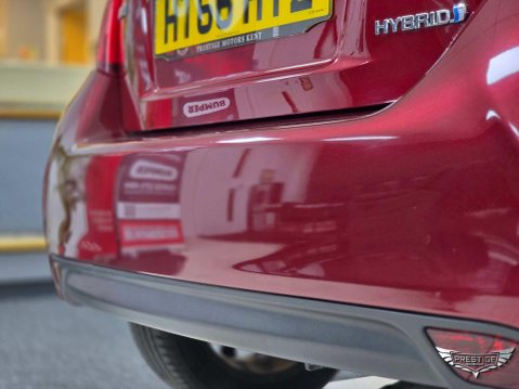 Toyota Yaris 1.5 VVT-h Design E-CVT Euro 6 5dr 17