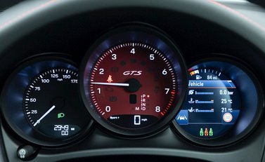 Porsche Macan GTS 17