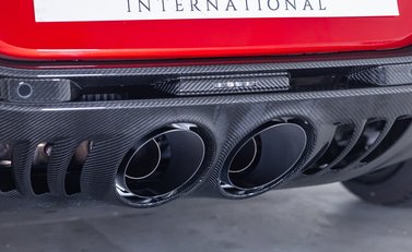 Aston Martin V12 Vantage 40