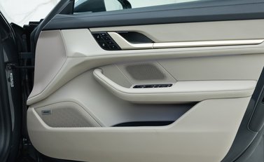 Porsche Taycan 4S Cross Turismo 25