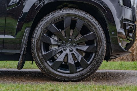 Land Rover Defender D300 X-Dynamic HSE URBAN 6