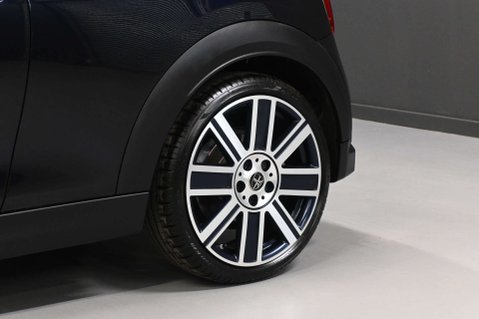 Mini Hatch 2.0 Cooper S Exclusive Auto 3dr 32