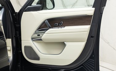 Land Rover Range Rover P550e AUTOBIOGRAPHY 36