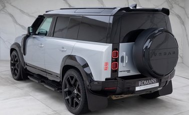 Land Rover Defender 110 D300 HSE Hard Top URBAN 9