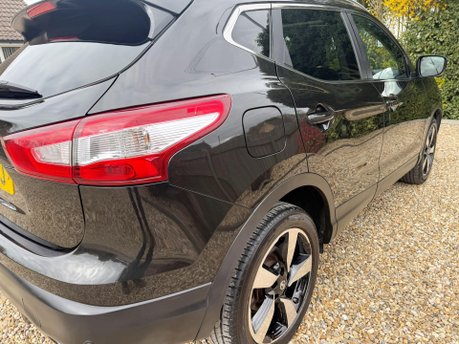 Nissan Qashqai 1.2 DIG-T N-Connecta 2WD Euro 6 (s/s) 5dr 9