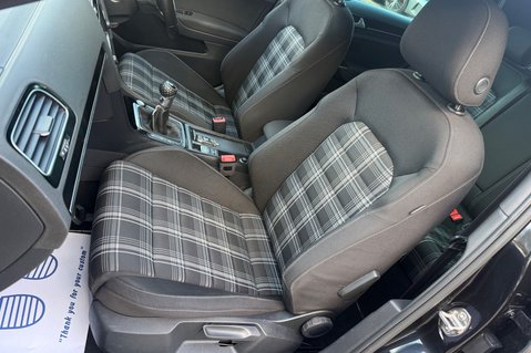Volkswagen Golf GTD -TWO OWNERS -£20 ROAD TAX -9 SERVICES - ORIGINAL & UNMODIFIED -KEYLESS 23