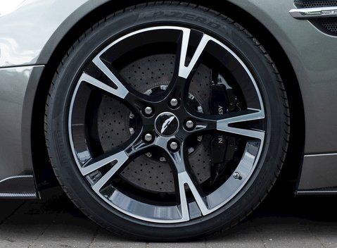 Aston Martin Vanquish S 10