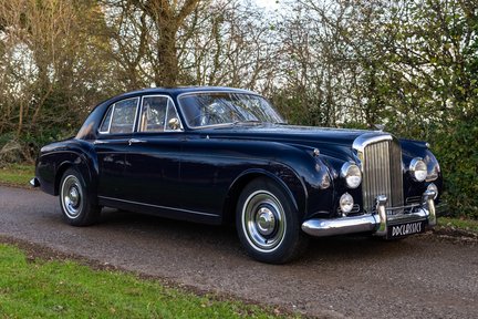 Bentley S1 Continental Flying Spur 4-Light 2