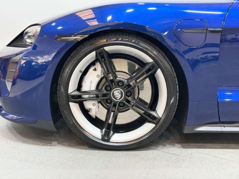 Porsche Taycan Performance Plus 93.4kWh Turbo Saloon 4dr Electric Auto 4WD (680 ps) 30