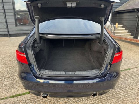 Jaguar XF 3.0d V6 S Saloon 4dr Diesel Auto Euro 6 (s/s) (300 ps) 42