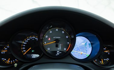 Porsche 911 GT2 RS Weissach (991) 20