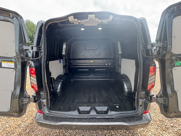 Ford Transit Custom Crew Cab AUTO SWB L1H1 Limited 320 Air Con Alloys Camera Sensors EURO 6 10