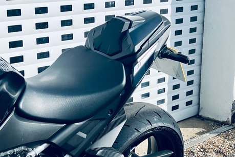 Suzuki GSX GSXS 1000 30