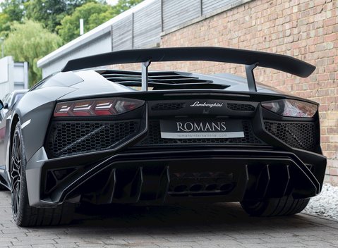 Lamborghini Aventador SV LP 750-4 Coupe 24