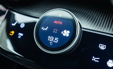 Ferrari Purosangue V12 25