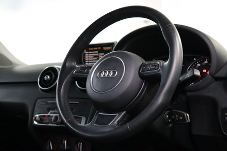 Audi A1 TFSI SPORT 12