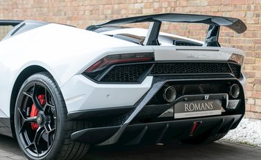 Lamborghini Huracan Spyder LP640-4 Performante 23