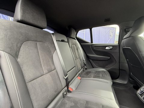 Volvo XC40 2.0 B4 MHEV Plus Dark SUV 5dr Petrol Hybrid DCT Auto Euro 6 (s/s) (197 ps) 25