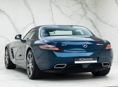 Mercedes-Benz SLS AMG 3