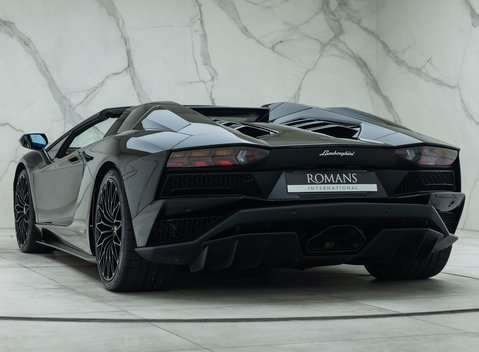 Lamborghini Aventador S LP 740-4 ROADSTER 14