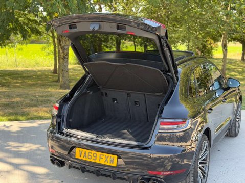 Porsche Macan 3.0 Macan S Semi-Auto 4WD 5dr 33
