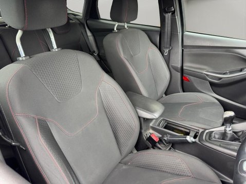 Ford Focus 1.0T EcoBoost ST-Line Euro 6 (s/s) 5dr 9