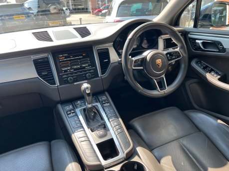 Porsche Macan 3.0 TD V6 S SUV 5dr Diesel PDK 4WD Euro 6 (s/s) (258 ps) 3