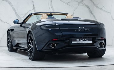 Aston Martin DB12 Volante 13