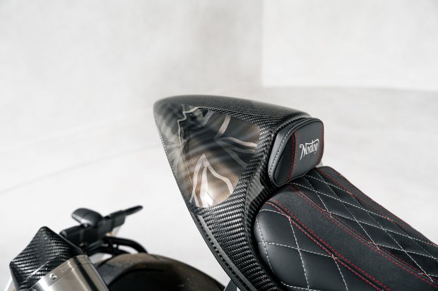 Norton V4 SV. CARBON FIBRE BODYWORK. ÖHLINS SUSPENSION. CARBON BST WHEELS. 5