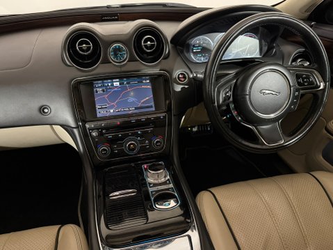 Jaguar XJ D V6 PORTFOLIO 13