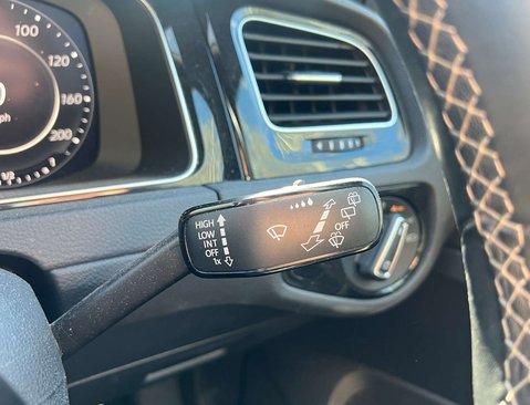 Volkswagen Golf 2.0 Golf R TSi 4Motion Semi-Auto 4WD 5dr 16