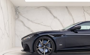 Aston Martin DBS Superleggera 30