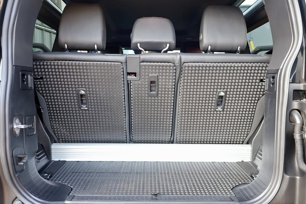 Defender 90 Commercial 3