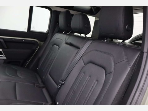 Land Rover Defender 3.0 Defender First Edition D MHEV Auto 4WD 5dr 62