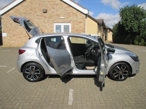 Renault Clio 0.9 TCe Play Euro 6 (s/s) 5dr 9