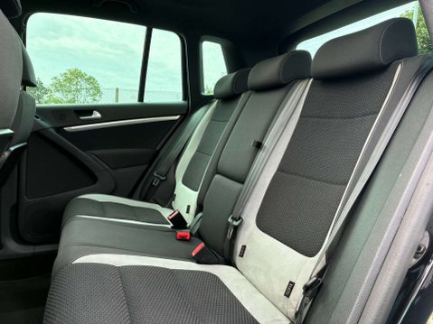 Volkswagen Tiguan 2.0 Tiguan R-Line TDI BlueMotion Technology 4Motion Semi-Auto 4WD 5dr 15