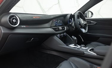 Alfa Romeo Giulia GTAm 18