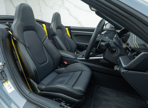 Porsche 911 Turbo S CABRIOLET (992) 17