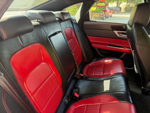 Jaguar XF 2.0d R-Sport Auto AWD Euro 6 (s/s) 4dr 9