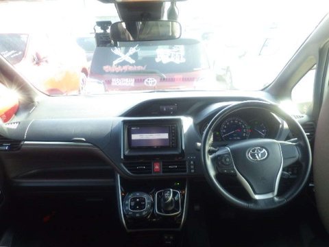 Toyota Voxy ESQUIRE VOXY HYBRID 1.8 PETROL 7 SEATER FRESH IMPORT 19