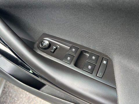 Vauxhall Astra 1.4i Turbo SRi Nav Auto Euro 6 (s/s) 5dr 32