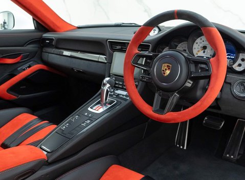 Porsche 911 GT2 RS (991) 5