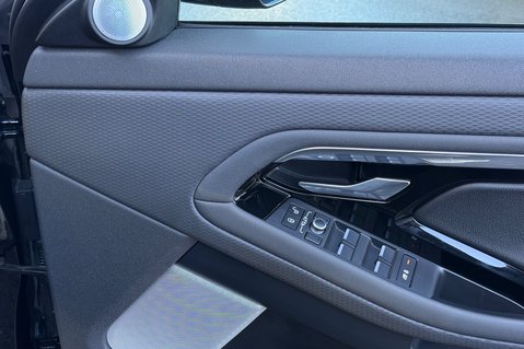 Land Rover Range Rover Evoque S MHEV - MERIDIAN SOUND SYSTEM - CAMERA - APPLE CAR PLAY -FULL HISTORY 38