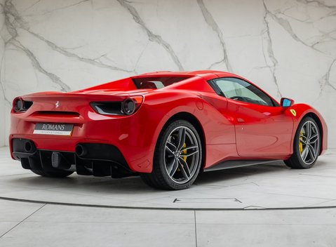 Ferrari 488 SPIDER 8
