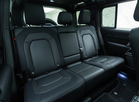 Land Rover Defender 110 D300 X-Dynamic HSE 14