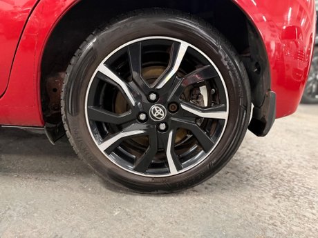 Toyota Yaris 1.33 Dual VVT-i Design Euro 6 5dr 14
