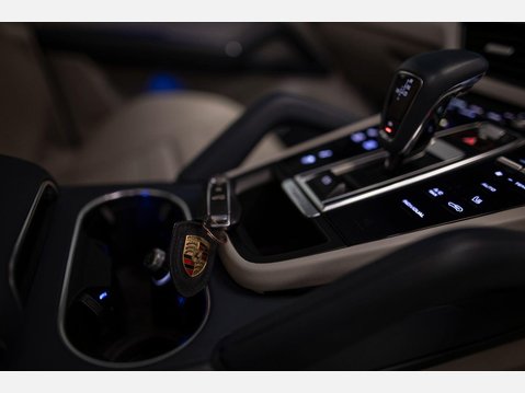 Porsche Cayenne 3.0 V6 E-Hybrid 17.9kWh Platinum Edition TiptronicS 4WD Euro 6 (s/s) 5dr (3 31
