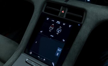 Porsche Taycan GTS Sport Turismo 21