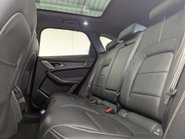 Jaguar F-Pace 2.0 F-PACE R-Dynamic HSE D MHEV AWD Auto 4WD 5dr 43